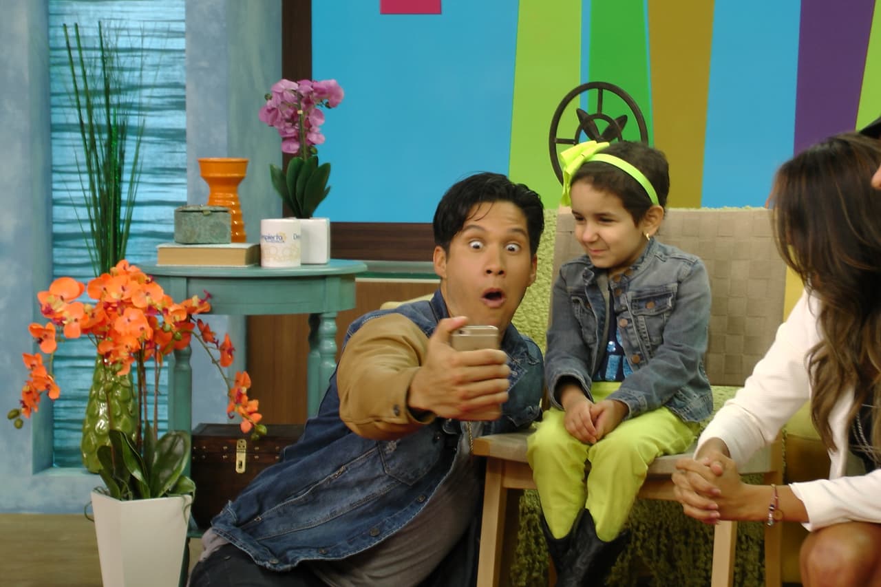 Chino estaba muy entretenido con Salma, no dejaban de tomarse selfies.