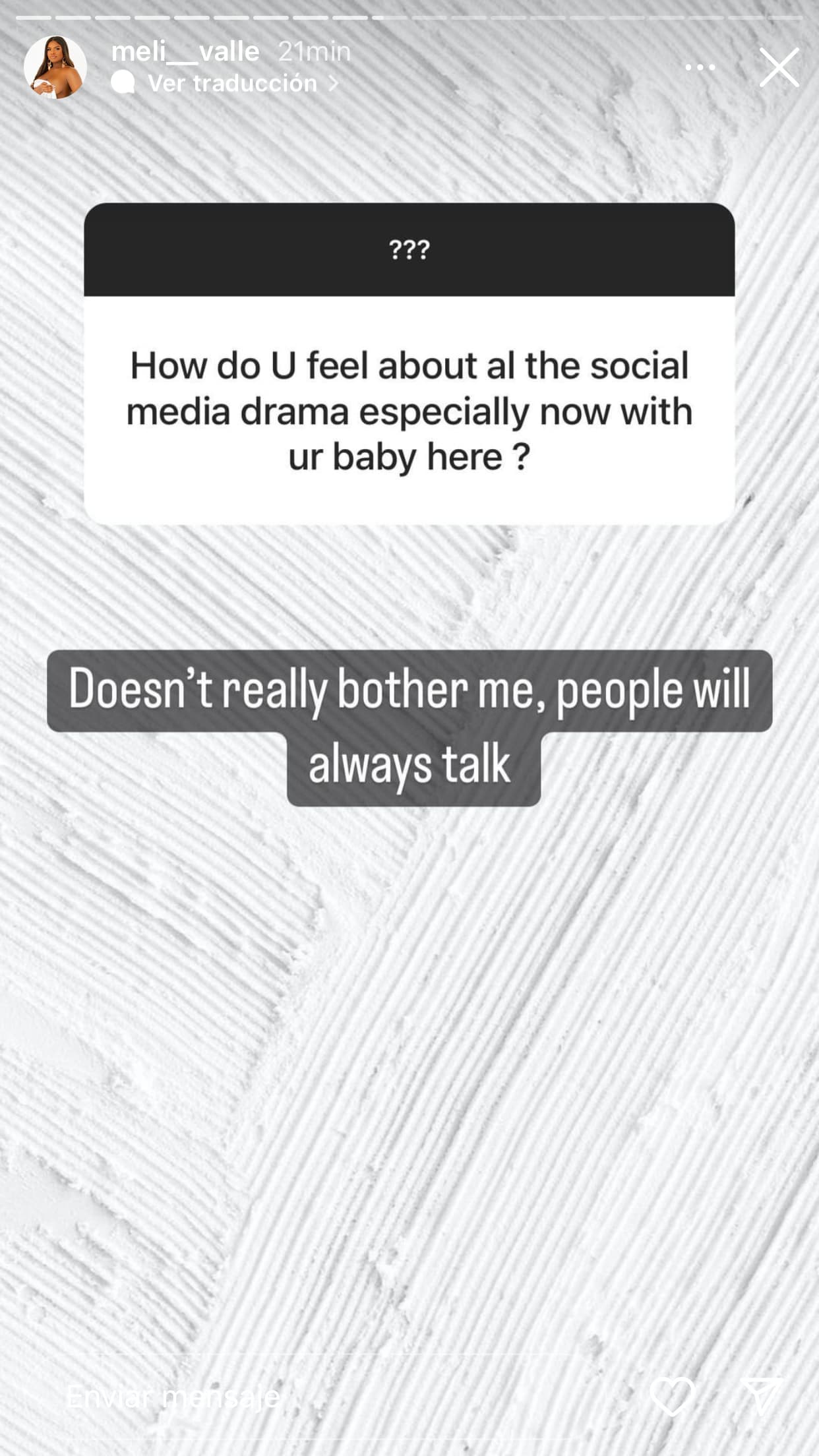 "En realidad 
<b>no me molesta</b>", contestó, "la gente siempre hablará". 
<br>