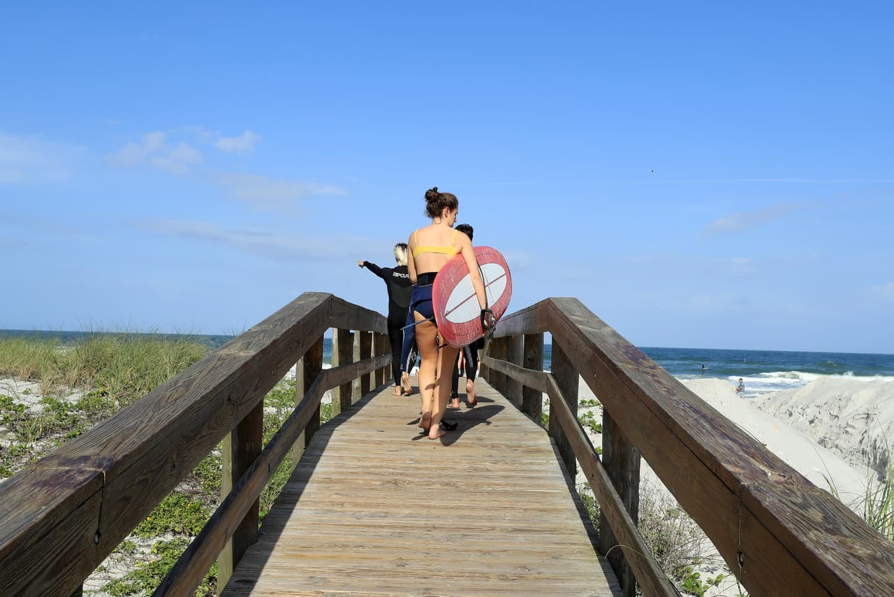El viernes se registraron cerca de 1,400 casos de coronavirus en Florida, siendo el día que más contagios se han reportado. De acuerdo con el Departamento de Salud, en el condado Duval el sábado había 824 casos de coronavirus y 15 personas han muerto por el covid-19.