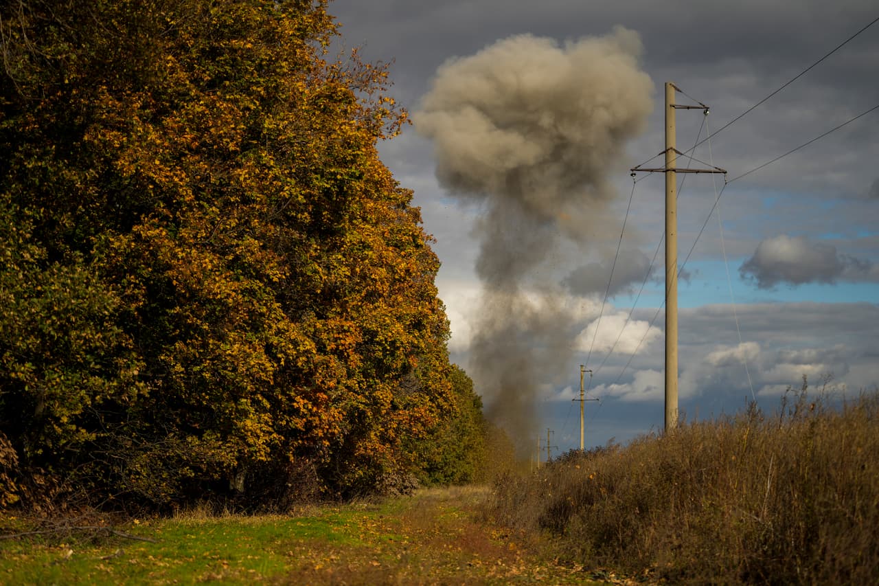 Rusia ha intensificado su bombardeo de áreas civiles en las últimas semanas a medida que su ejército perdía terreno en múltiples regiones ocupadas de Ucrania que el presidente ruso Vladimir Putin ha anexado ilegalmente.