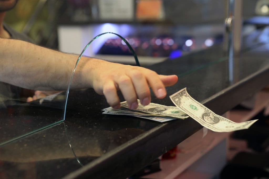 De acuerdo con Talledo, al realizar envío de forma digital una persona puede ahorrar una gran suma de dinero.