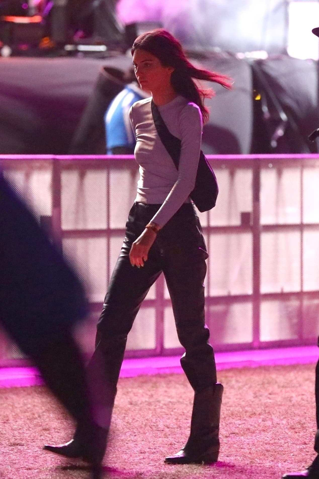 La celebrity de 'Keeping Up with the Kardashians' asisti´ó con prendas cómodas y versátiles que no dejaron al descubierto su piel.