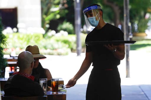 La reapertura en California se frenó en la etapa III y se han establecido modificaciones en las operaciones de negocios de servicios. A este punto no se descarta la posibilidad de nuevos cierres.