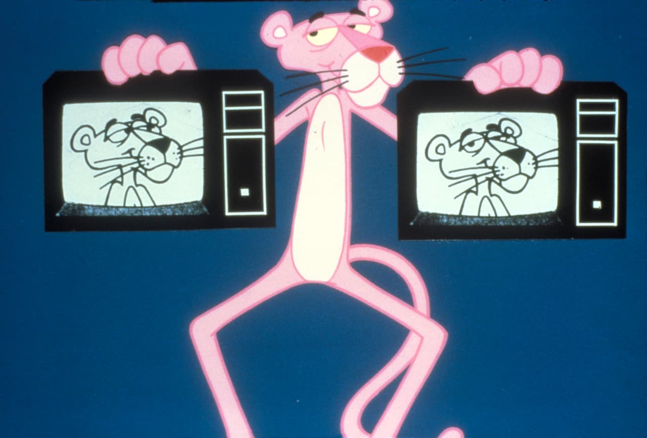 Cada título de la serie lleva la palabra ‘rosa’ como ‘Rosa asombroso’, ‘Guerra en Rosa’, ‘Una onza de rosado’, etc. 
<br>