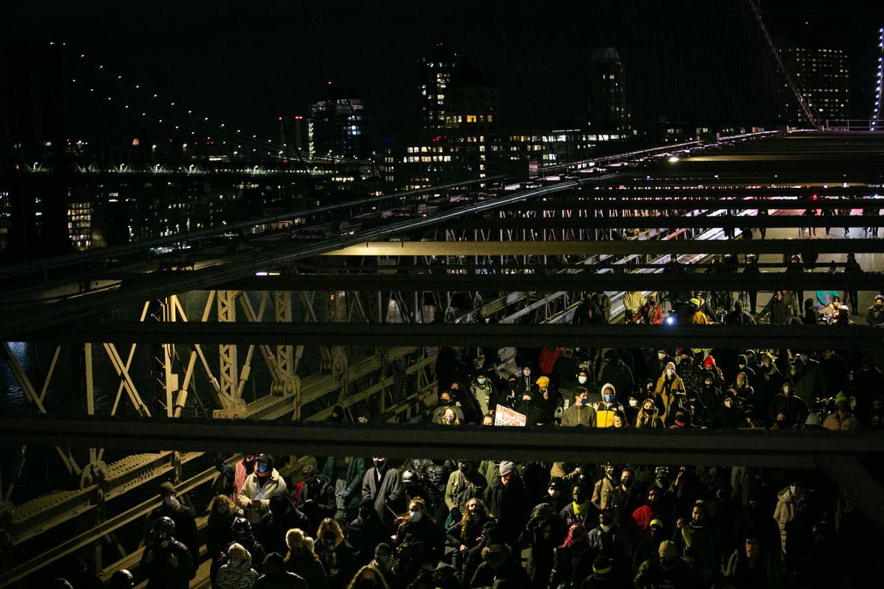 Unos 10 policías fueron heridos, pero ninguno de gravedad, según el NYPD