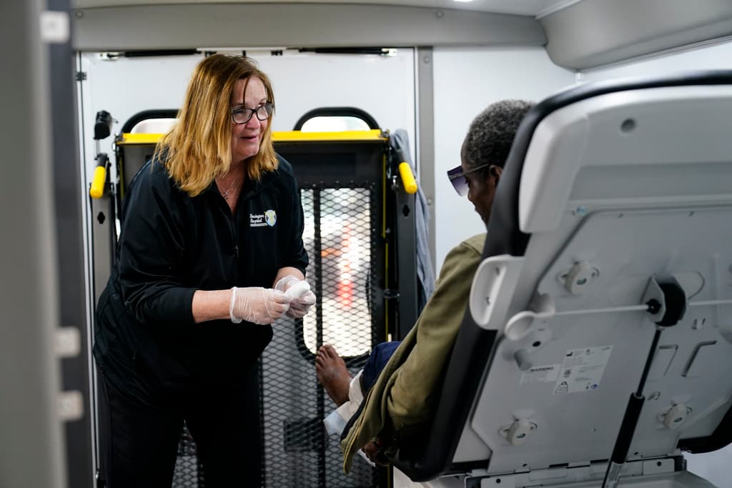 Kensington Avenue está llena con frecuencia de 
<b>consumidores de drogas desmayados, llenos de llagas visibles</b> y sin mayor cuidado. Ahí también 
<b>quedan muertos algunos consumidores</b> de drogas, ante la indiferencia de quienes caminan por la zona.
<br>