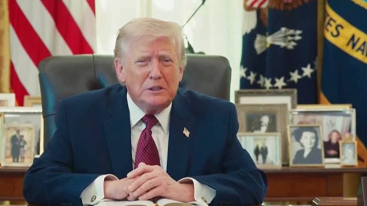 El presidente Trump participa en maratón de lectura de la Biblia y recita pasaje