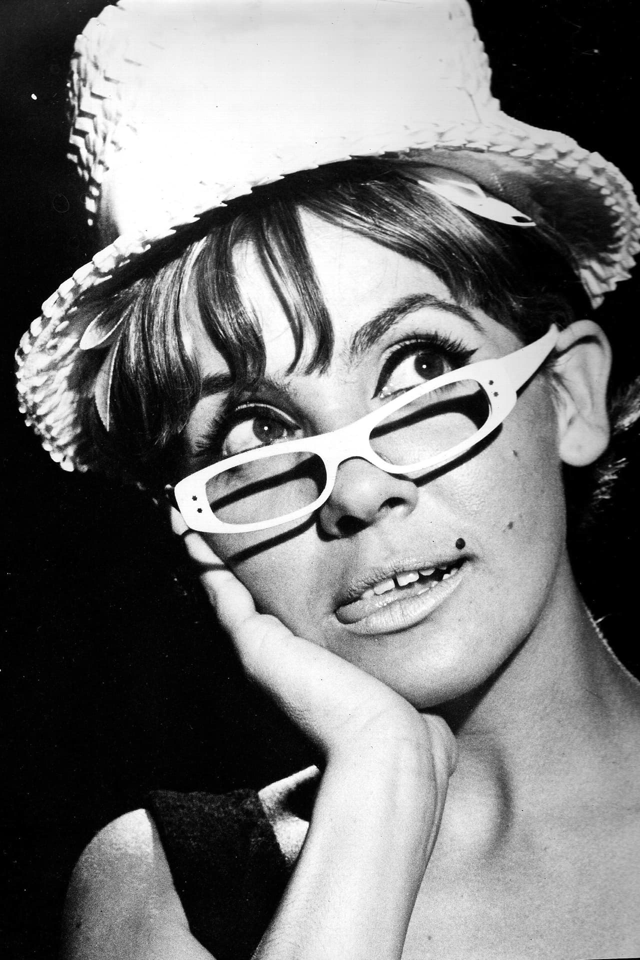 La actriz fue una de las grandes comediantes de las decadas de los 60s y 70s, y es recordada por su participación en la popular serie 'Los Beverly de Peralvillo' donde interpretó a 'La Pecas'. También por sus actuaciones en telenovelas como 'Morir Para Vivir' (1989) 'Vivo Por Elena' (1998), 'Rubí' (2004) y 'Código Postal' (2006) entre otras.