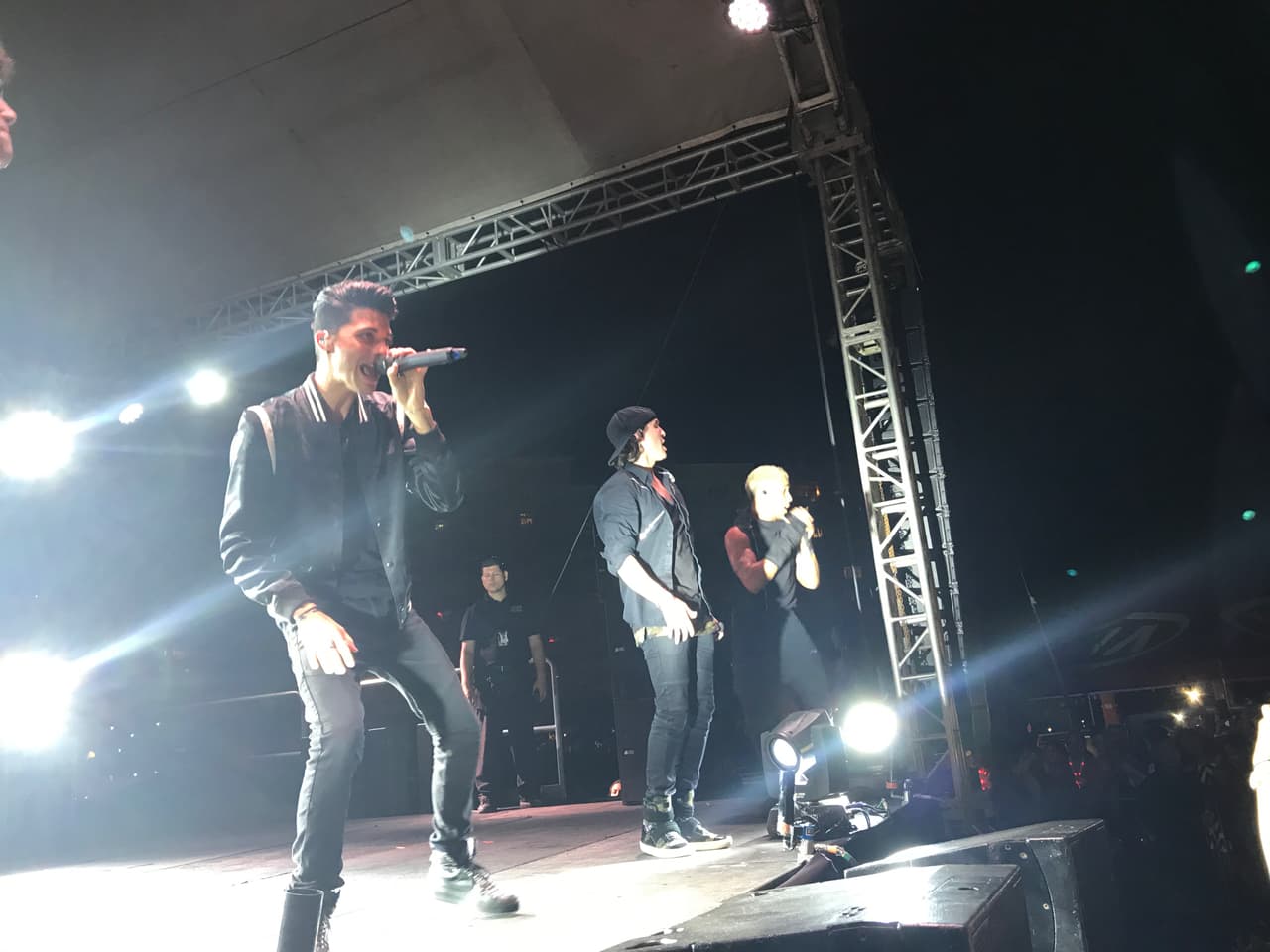 CNCO creó un pandemonio durante su presentación en el KQ Sunset.