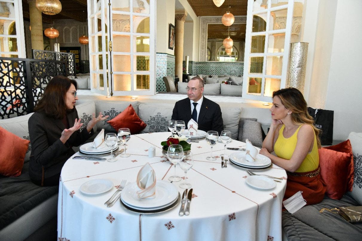 Este 29 de abril la actriz mexicana anunció en redes sociales que está
<b>comprometida con el empresario francés Frèdèric García.</b>
<br>