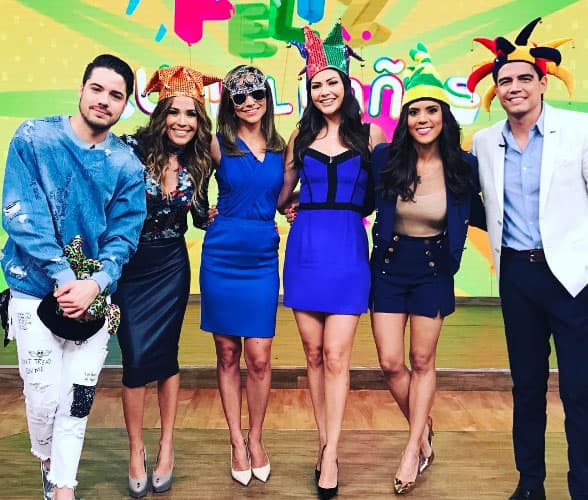 ¡Qué bonita familia! En Despierta América todos querían gozar con la cumpleañera.