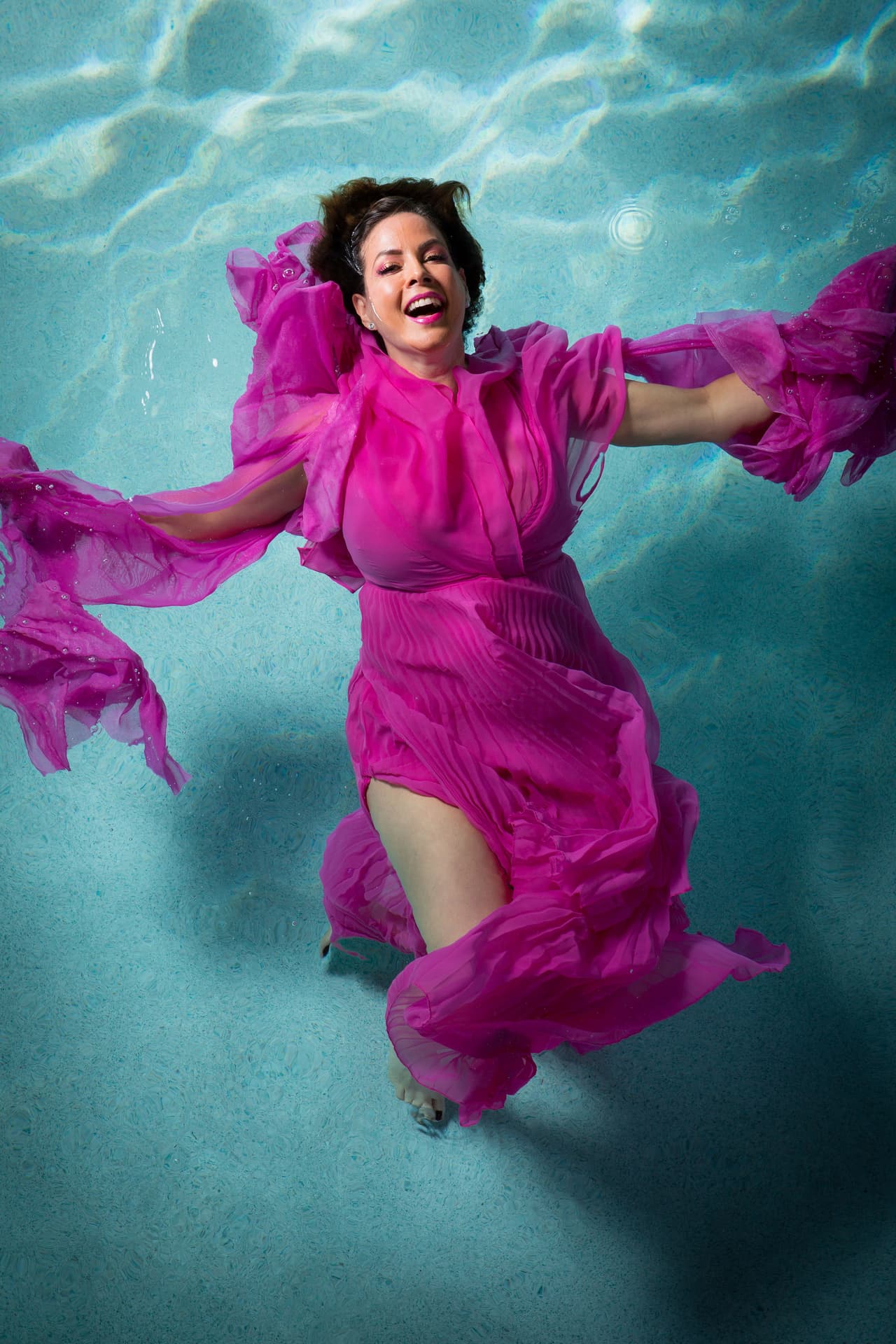 Carmen Batiz, que fue la primera que se lanzó a la piscina para salir avante en este reto.