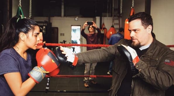 La otra pasión de April es el boxeo.