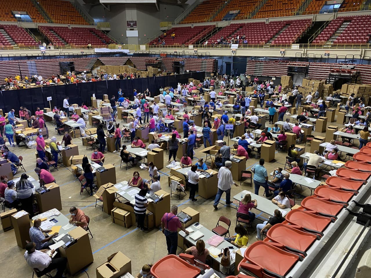 Penepés terminan su escrutinio, mientras los populares continúan retrasados 