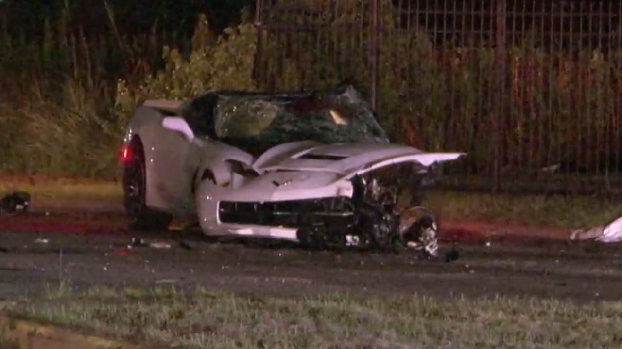 Muere conductor al chocar contra árbol en el noroeste de Houston