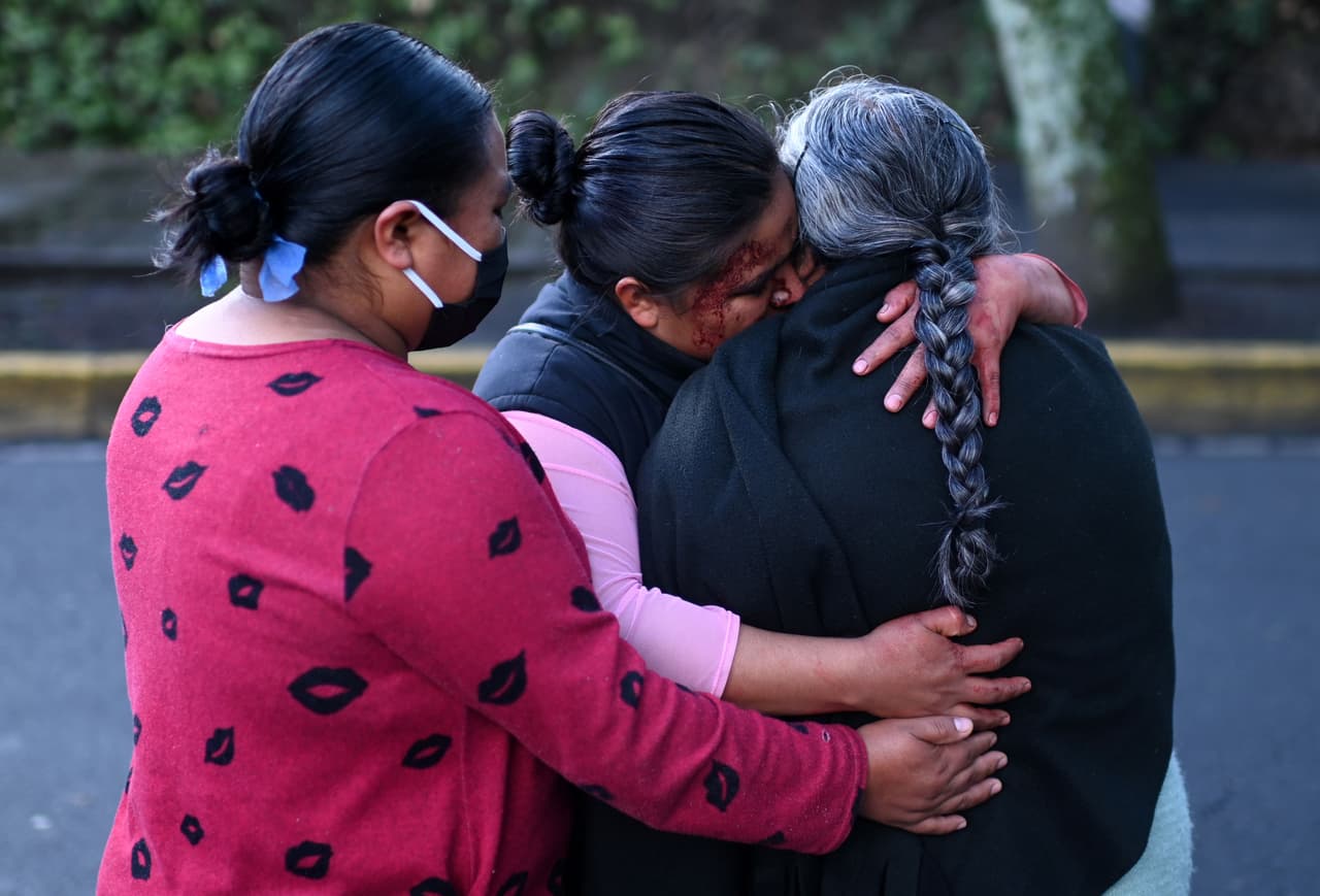 <b>Ciudad de México. Nivel 2: ejercicio de mayor precaución. </b>Las autoridades estadounidenses piden prestar especial atención a las áreas fuera de las zonas turísticas. Barrios como Tepito y Guerrero requieren vigilancia adicional, especialmente en la noche. No hay restricciones de viaje para los empleados del gobierno de los EEUU. Con más de 52,000 casos de covid-19 se encuentra en el nivel de alerta naranja por la pandemia. El nivel 2 de clasificación del Departamento de Estado aplica para el país en general.
<b> </b>