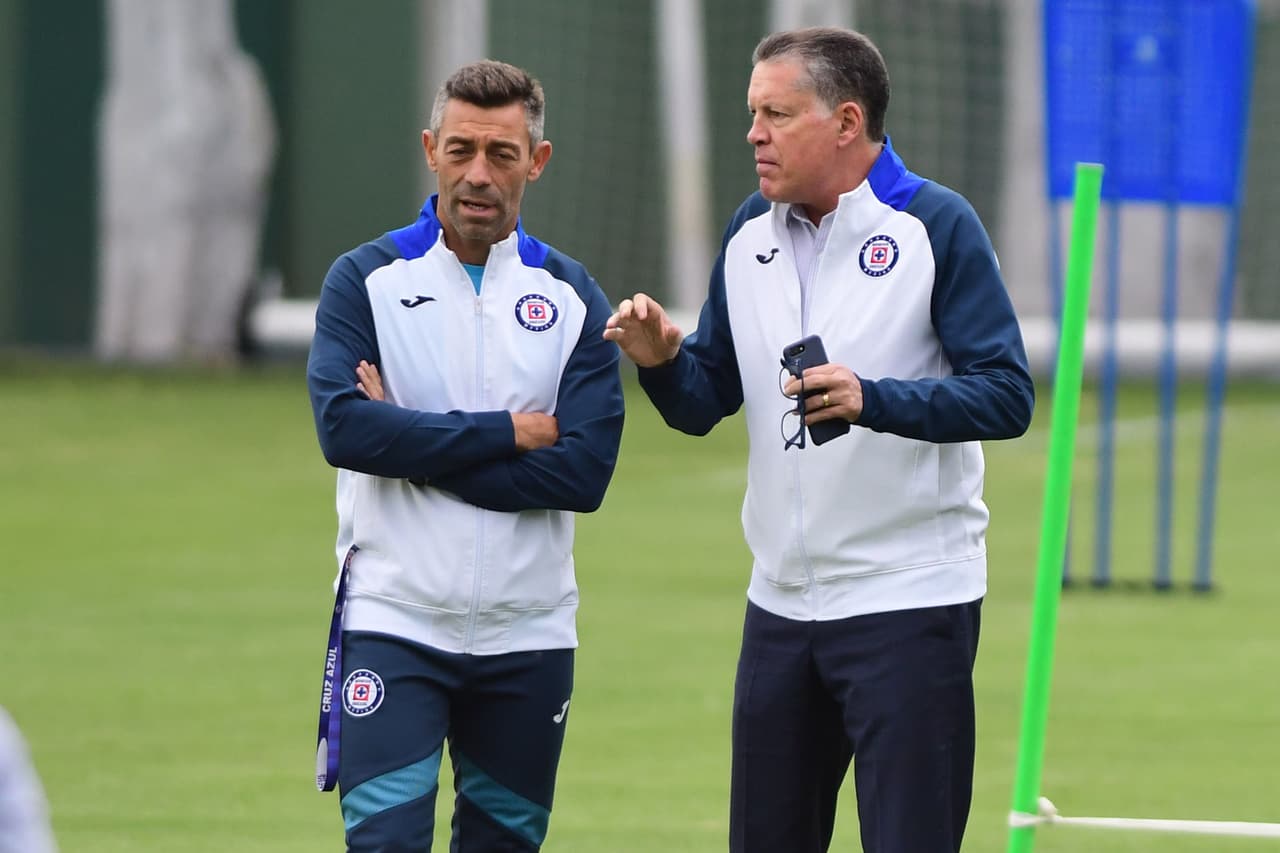 El mal inicio de Cruz Azul preocupa a Ricardo Peláez, quien empieza a dudar del entrenador portugués.