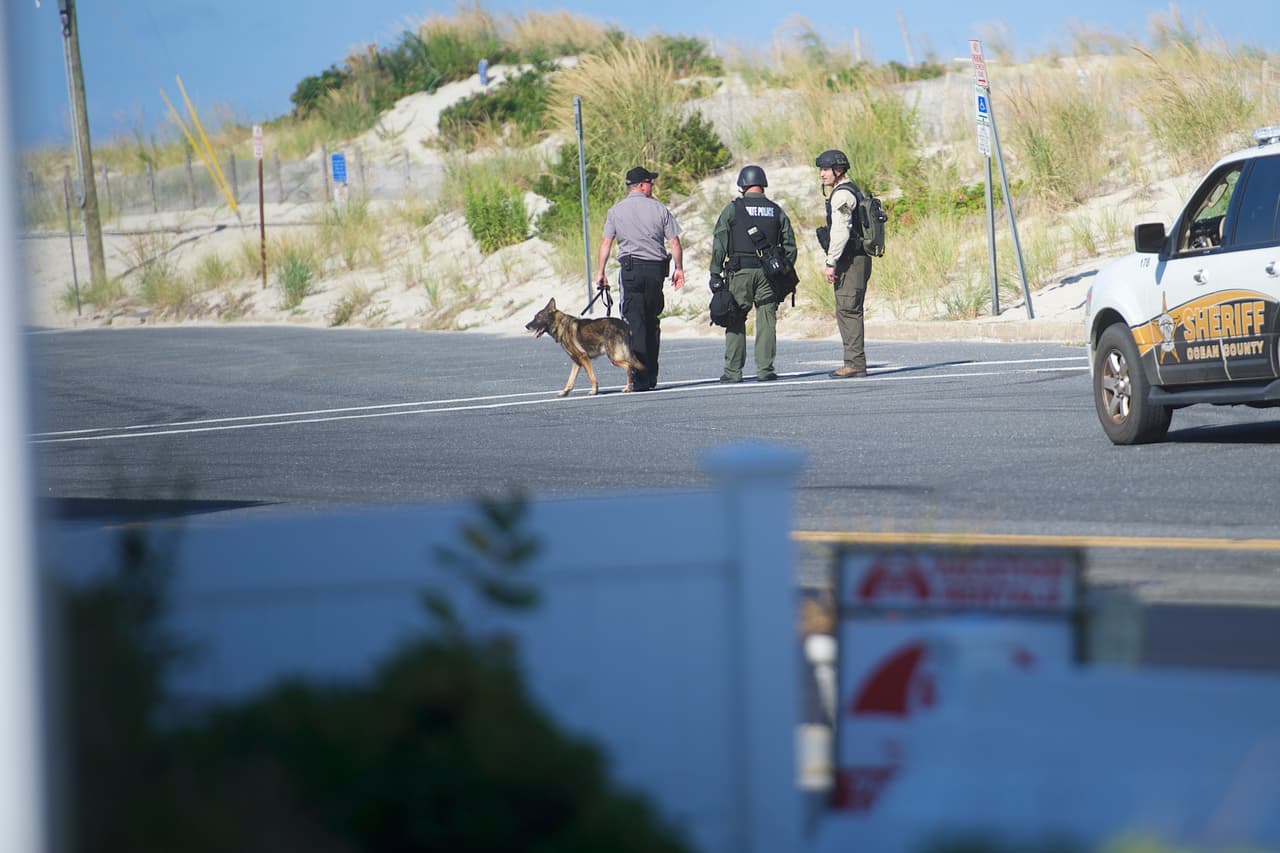 Se le ha pedido a las personas que puedan cooperar con la investigación que marquen el 1-800-225-5324 y seleccionen la opción 1.