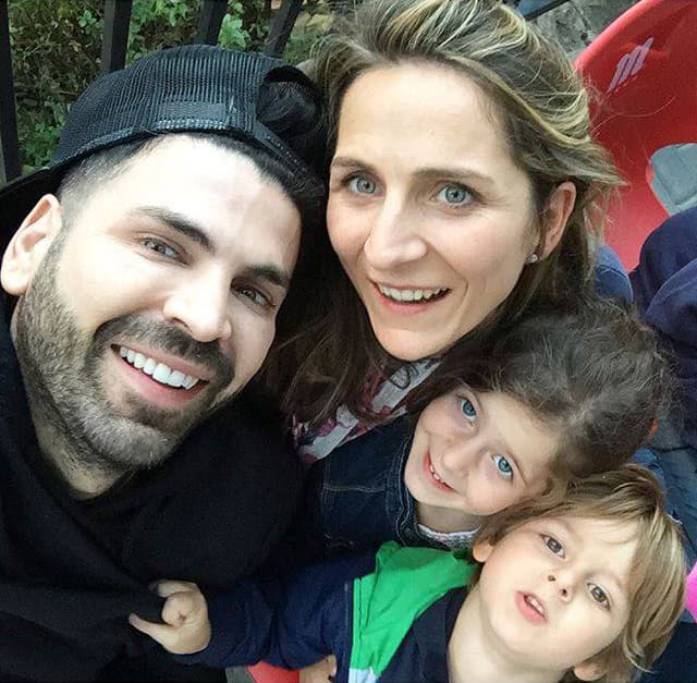 El experto en moda de El Gordo y La Flaca tiene una hermana que se llama María, quien es madre de dos hijos que son la adoración de Jomari: "Mi hermana que tanto amo, sin ella ¡seria imposible todo!", le dedicó el español en Facebook.