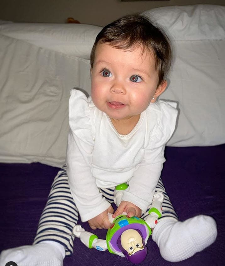 En esta
<b><a href="https://www.instagram.com/p/CEIPXgDjvbk/" target="_blank"> fotografía</a></b>, de agosto pasado, la niña dejó ver su carisma y lo rápido que está creciendo.
<br>