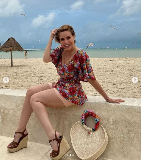 Es una periodista de espectáculos mexicana que inició su carrera en los medios cuando todavía era una adolescente, pues a los 17 años ya era locutora de radio en su natal Lagos de Moreno, Jalisco.