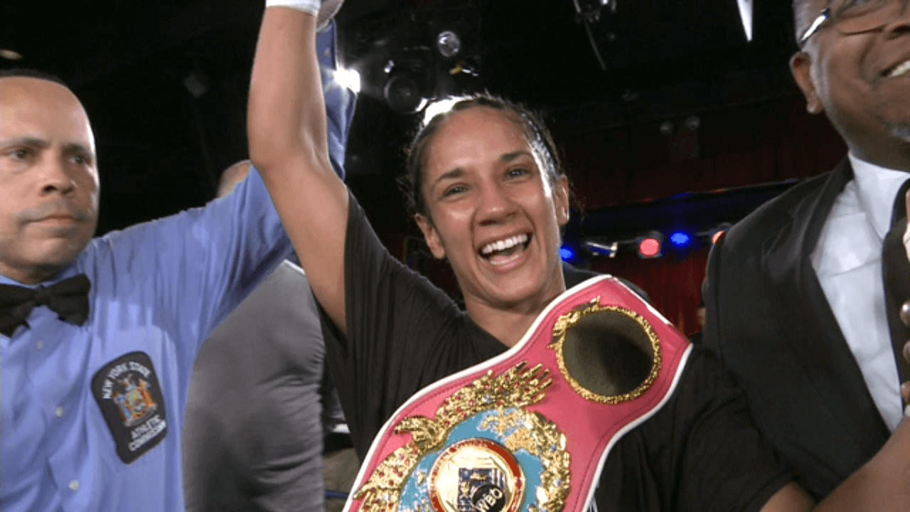 Amanda Serrano se coronó campeona mundial pluma OMB