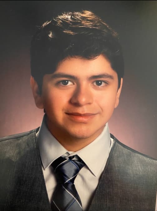 <b>Christian Silva</b> — Mesa Verde High School
<br>
<br>"Después de este logro seguiré estudiando, porque el estudiar abre las puertas".