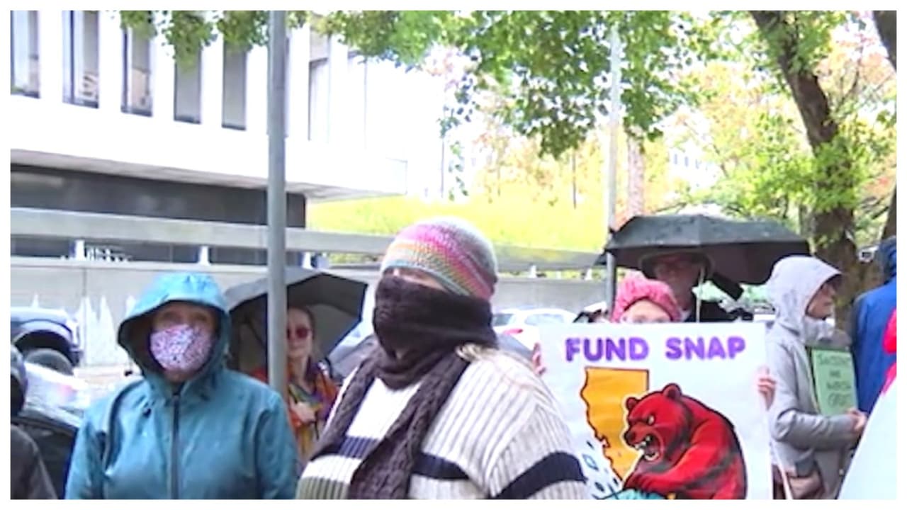 Llaman a traductores voluntarios para ayudar a inmigrantes en cortes y redadas