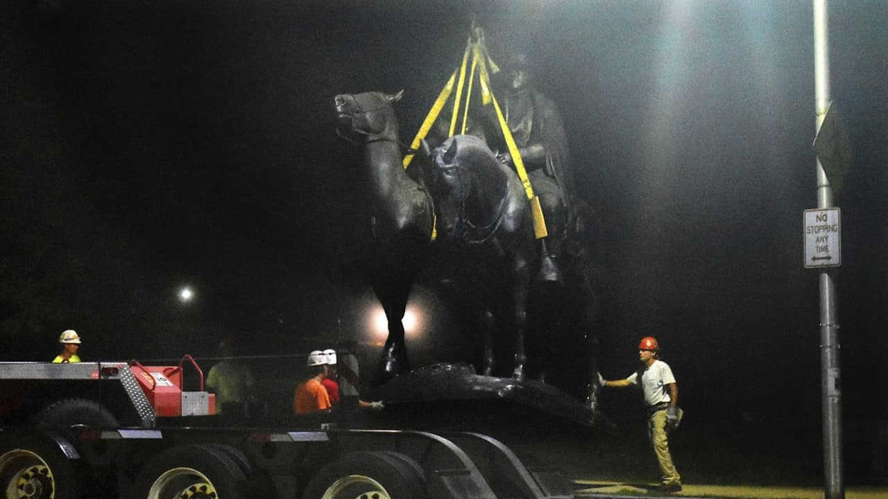 Baltimore se suma a la retirada de estatuas y símbolos confederados en lugares públicos