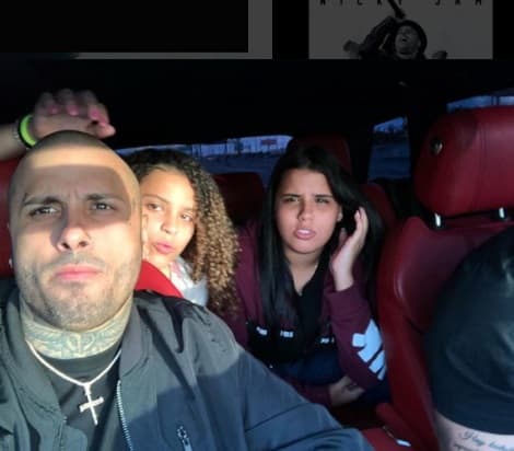 Para el cantante sus 'princesas' lo son todo en la vida. Aquí lo vemos con Yarimar y Alissa, 2 de los 4 hijos que tiene en total.