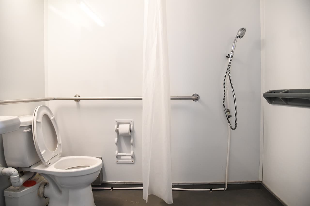 También hay baños privados para los usuarios.