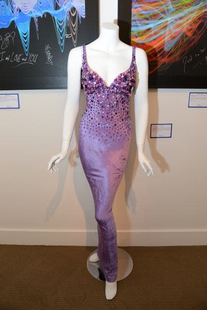 Y ni qué decir de esta otra prenda de la recién fallecida cantante, por el cual querían entre $1,000 y $2,000.