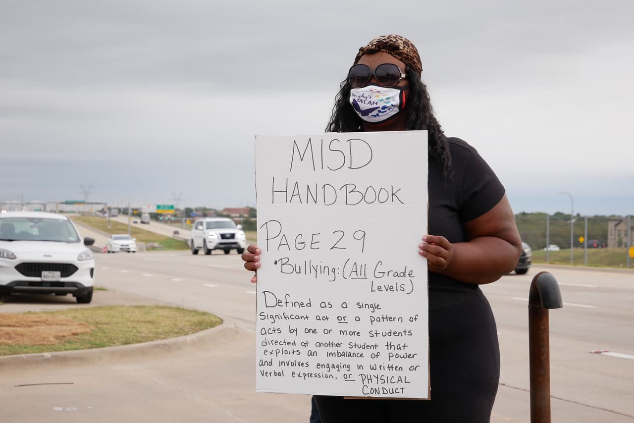 Por ahora los servicios de consejería se siguen ofreciendo a estudiantes del distrito.
<br>