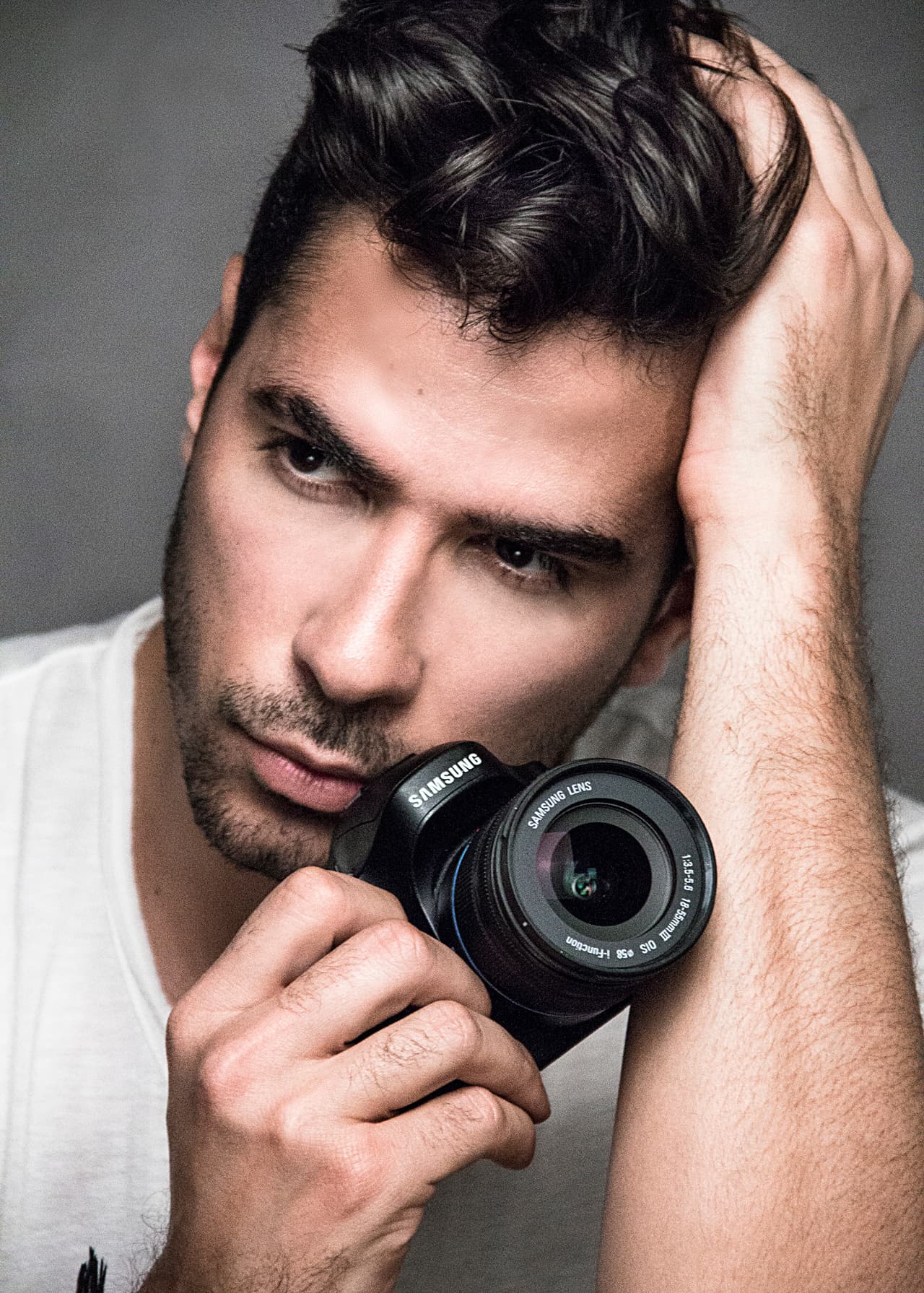 Javier Gómez Panamá javiergomezphotography.com Formado en la New york University y en Cooper Union for the Advancement of Sciense and Art, este panameño radicado en Nueva York ha creado un estilo personal para fotografiar arquitectura y objetos orgánicos mezclando abstracción y surrealismo. Esta primavera lanza una línea de tapetes, muebles y accesorios decorativos.