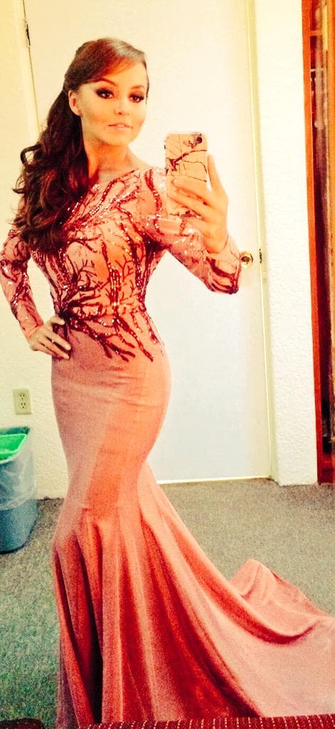 Para las telenovelas en las que ha deslumbrado por su lindura y talento, la hemos visto con mucho maquillaje.