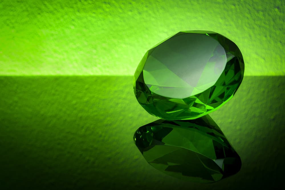 Además de su supuesta capacidad de aclarar tu mente, clarificando tus pensamientos y sacando lo mejor de ti, dicen que también aumenta tu autoconfianza, brindándote seguridad en ti mismo y buscando una mejor proyección ante los demás.