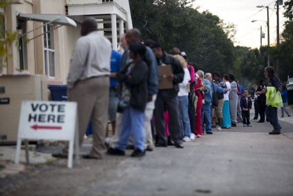 Los contendientes se han mantenido empatados hasta el final en todas las encuestas y aún el día de la votación el republicano Romney aprovechará los últimos minutos para intentar atraerse a los indecisos en Ohio y Pensilvania, dos de los estados que podrían inclinar la balanza hacia cualquiera de los dos bandos.