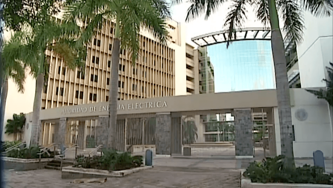 Disparan contra edificio de la AEE en Santurce