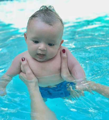 Como fue la primera vez de Gael en la alberca.