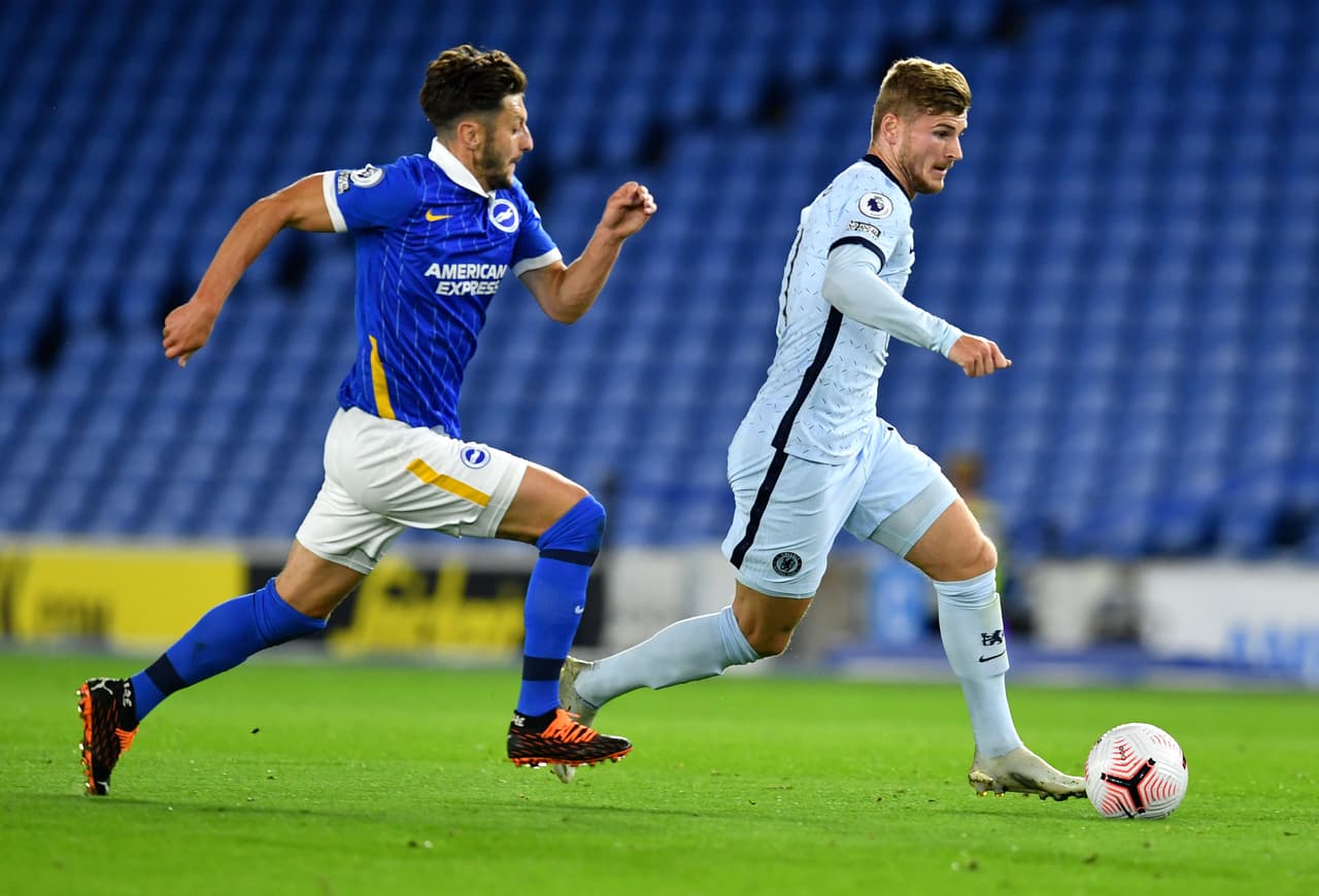 Tiro de esquina que puede convertirse en gol para los Blues.