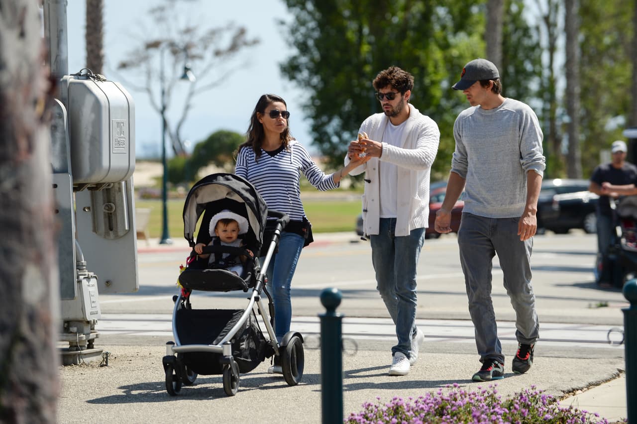 ¡Ashton tiene amor para las dos!