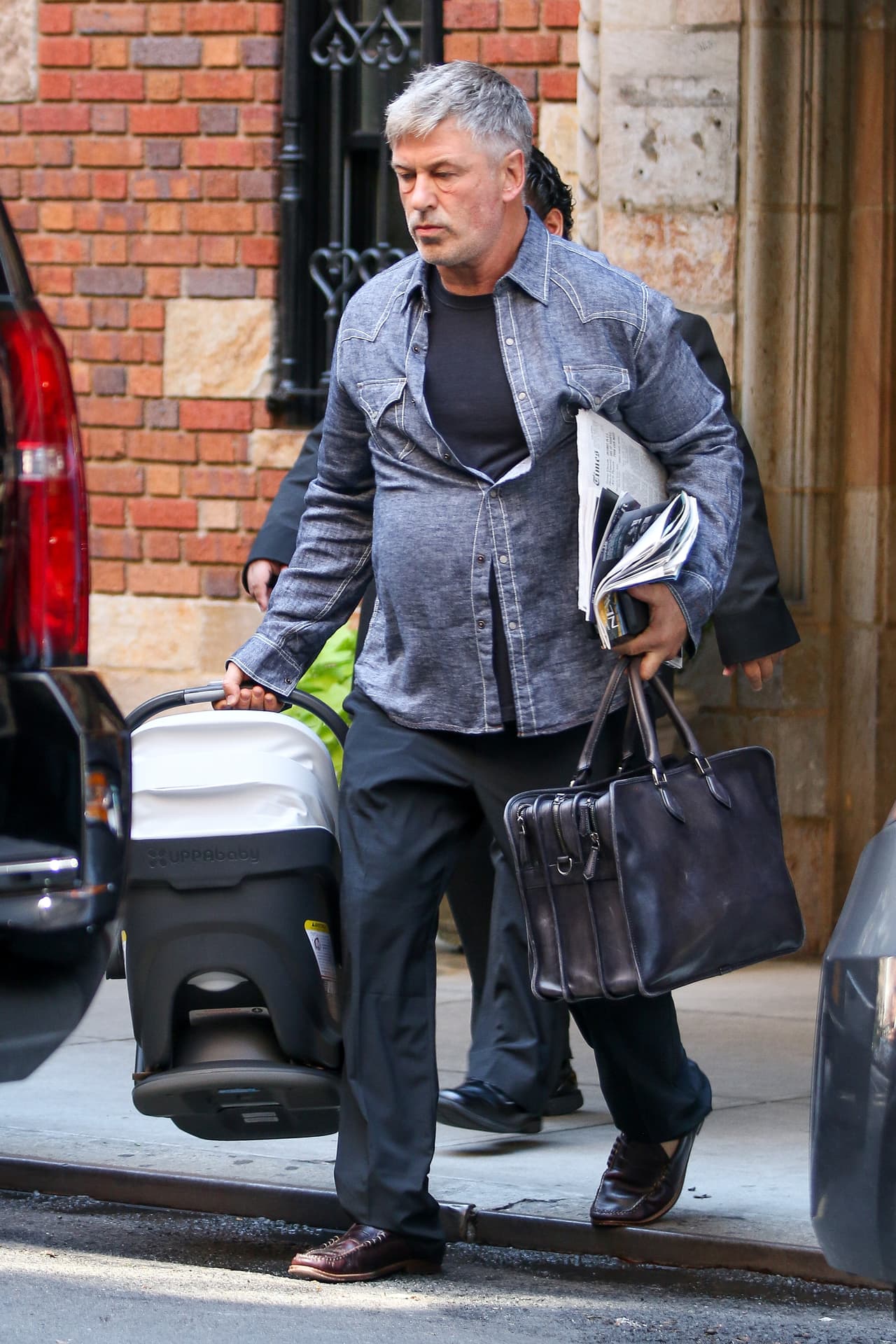 Alec no es muy amistoso con los paparazzi.
<br>