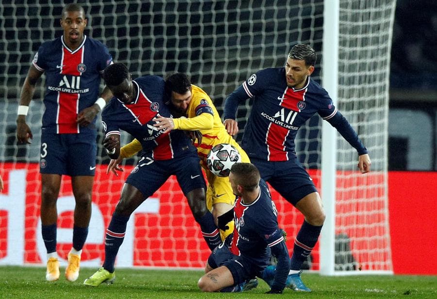 Paris Saint-Germain deja fuera al Barcelona de la UEFA Champions League. Desde el 2007 que el equipo culé no quedaba fuera de la ronda de Octavos de Final. Con marcador global de 5-2, los de Pochettino avanzan a Cuartos de Final. Mbappé fue el autor de primer gol de los parisinos por penal. Lionel Messi anotó para los suyos pero no fue suficiente.