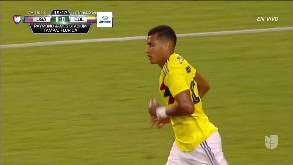 Tiro desviado de Jeison Murillo