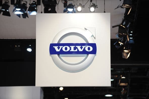 GRUPO VOLVO- El fabricante de vehículos Volvo obtuvo un beneficio neto de 460 millones de euros (más de $608 millones), 2% menos que hace un año. El resultado se vio afectado de forma negativa, entre otros factores, por una "disputa" con la Agencia de Protección Medioambiental de EU, que le costó a la empresa el pago 7 millones de euros (más de $9 millones), señaló Volvo en un comunicado.