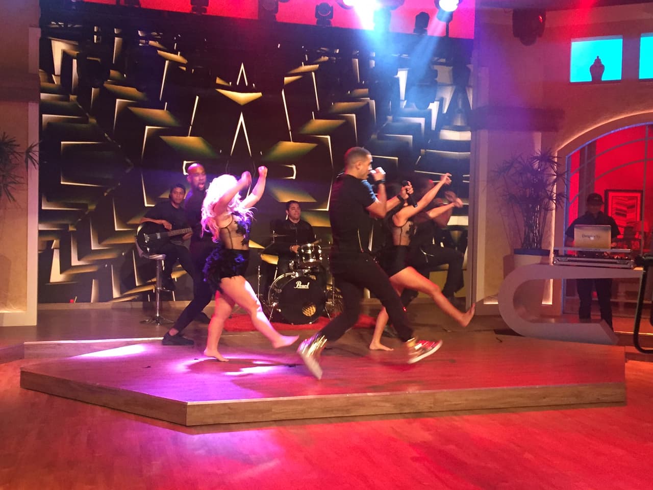 Nos puso a bailar con su inigualable música.