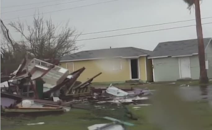 Estos son fraudes comunes en desastres como los de Harvey, y cómo denunciarlos