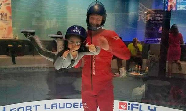 Ahora llevaron a sus princesas a volar, 
<b><a href="http://www.univision.com/programas/novelas/jacqueline-bracamontes-se-divierte-junto-a-sus-hijas-en-miami-fotos">Carito y mini Jacky</a></b> practicaron el 
<i>indoor skydiving</i> en Miami y se divirtieron a lo grande.