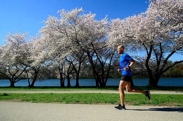 El parque tiene rutas que son usadas por quienes gustan de ejercitarse al aire libre.