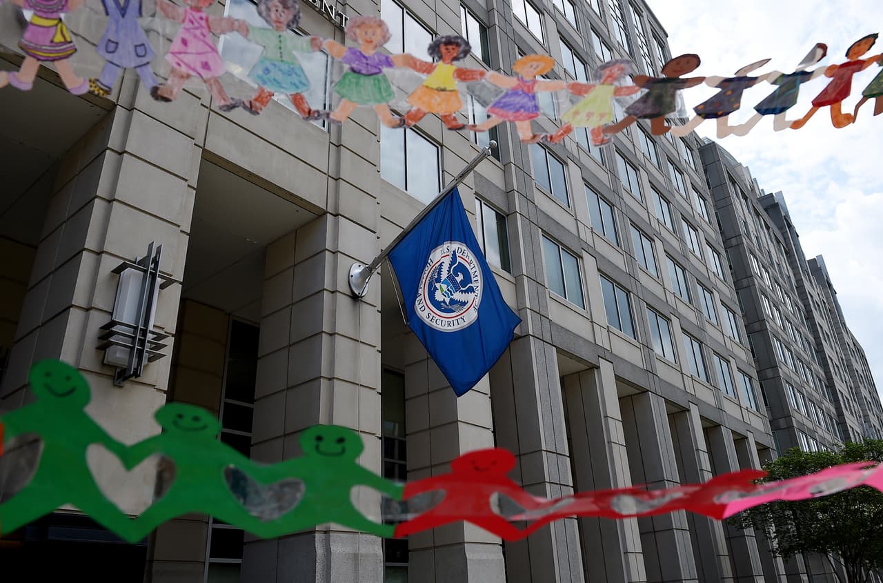 Asimismo, ofrecen asesoría legal mientras tramitan sus casos de asilo político.